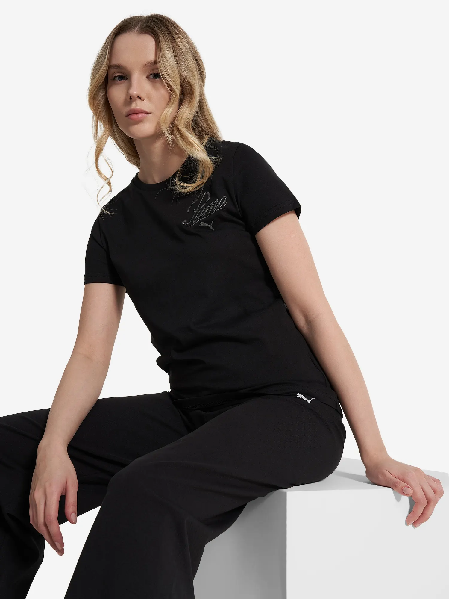 Футболка женская PUMA Ess Script Черный Футболка женская PUMA Ess Script Черный